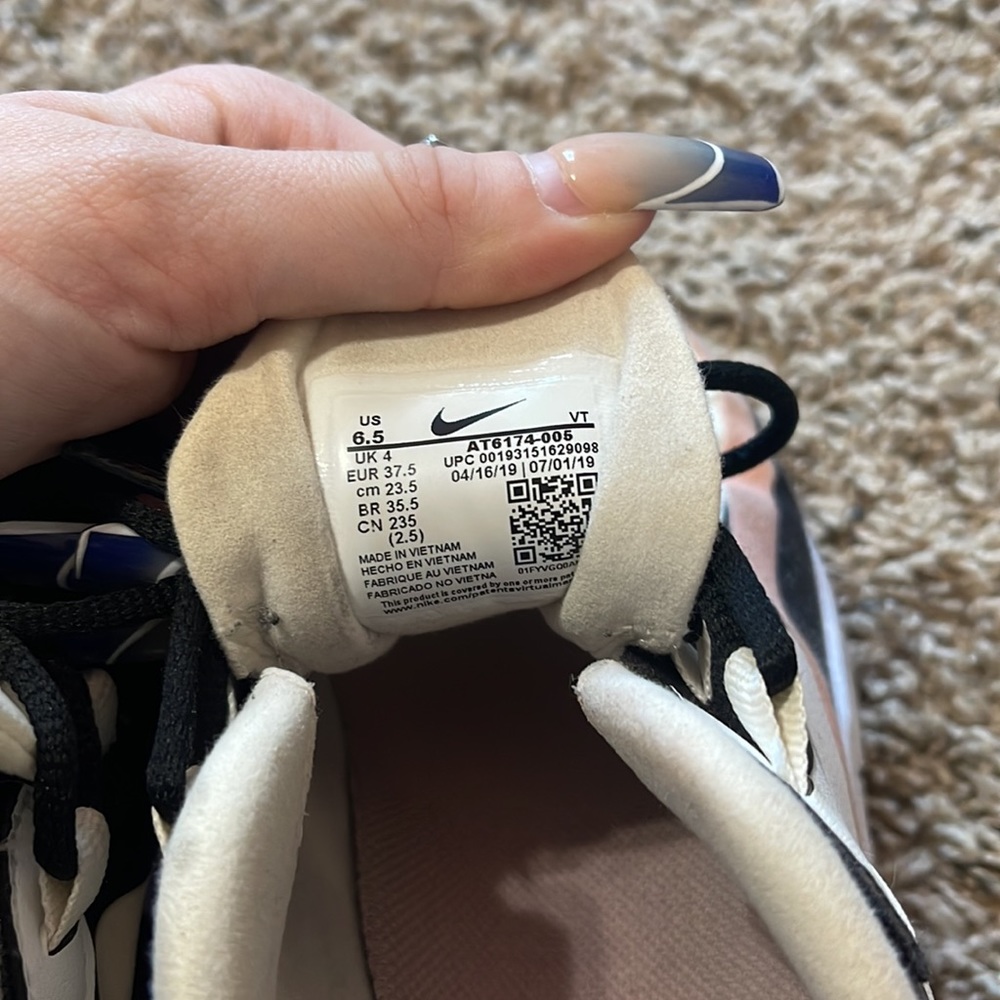 Nike 270 React - image 7